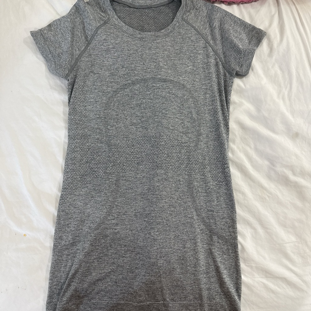 lululemon athletica Heather Gray Short Sleeve Tee